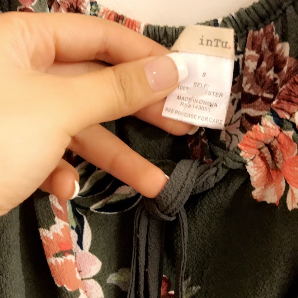 Floral off the shoulder top - Picture 5 of 6